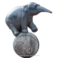 Elefant auf Kugel 1984