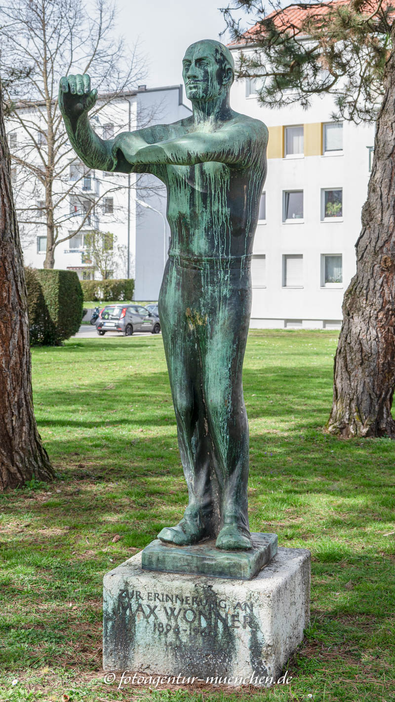 Standbild - Koelle Fritz – Denkmal/Kunstwerk in München