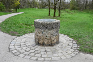 Gedenkstein - Denninger Anger