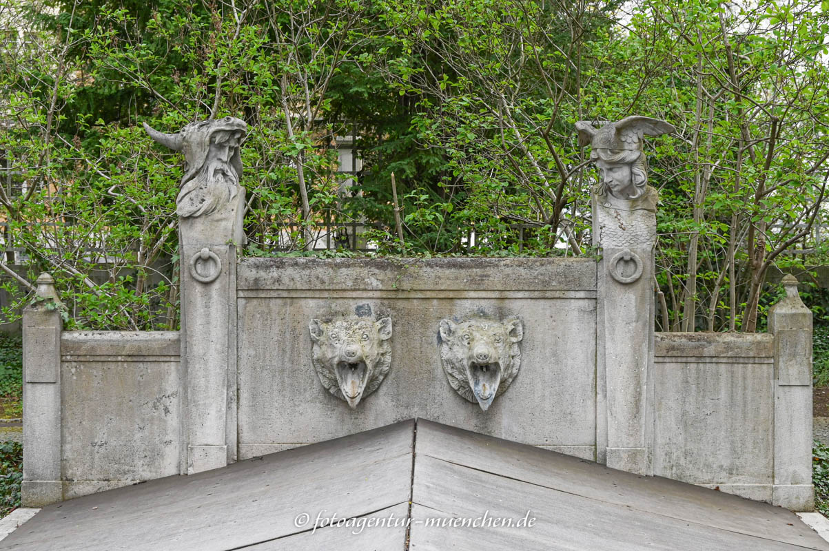 Brunnen – Denkmal/Kunstwerk in München
