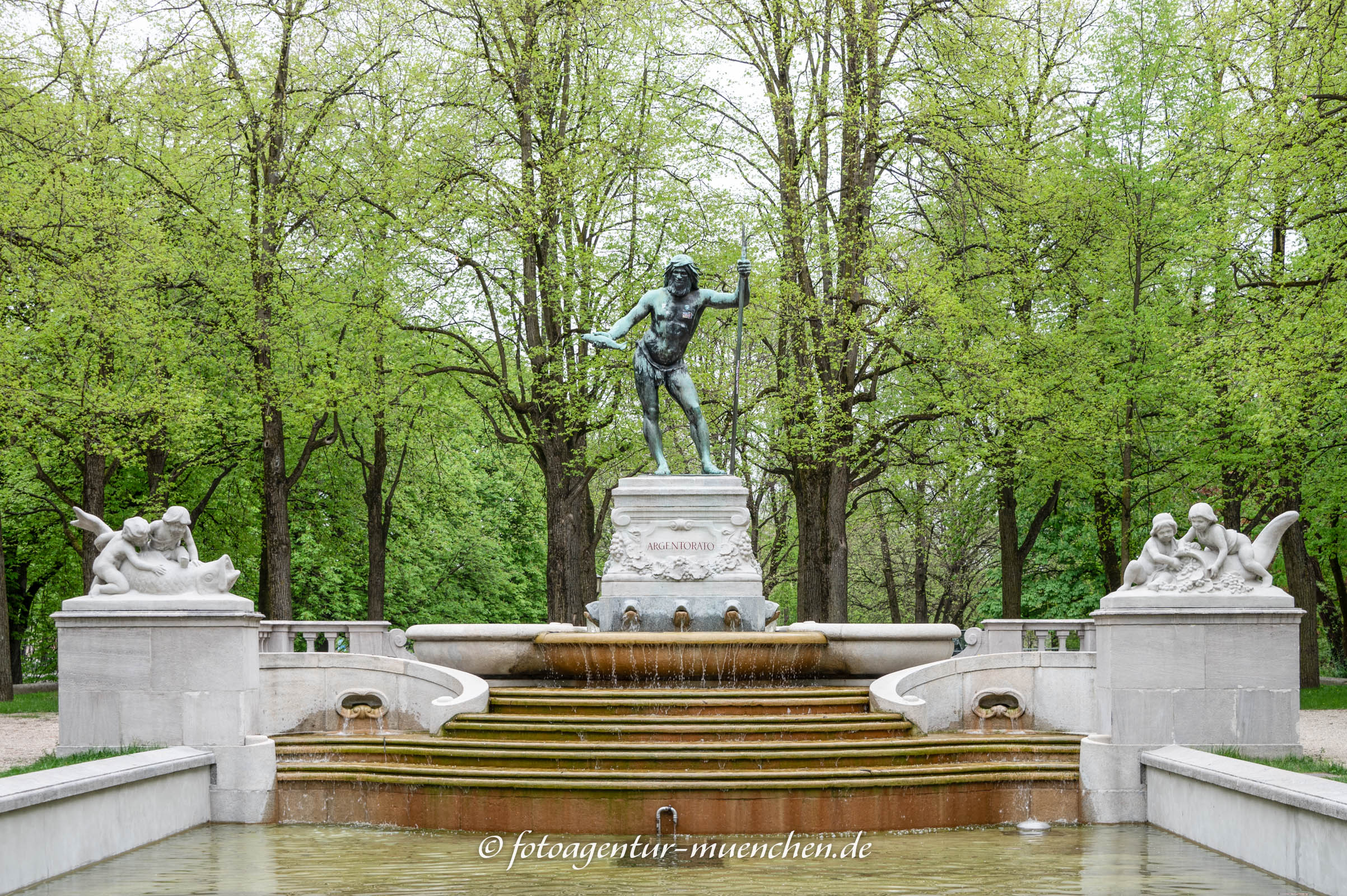 Vater-Rhein-Brunnen