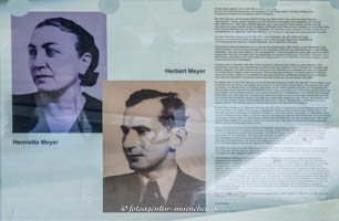 Weiße Koffer