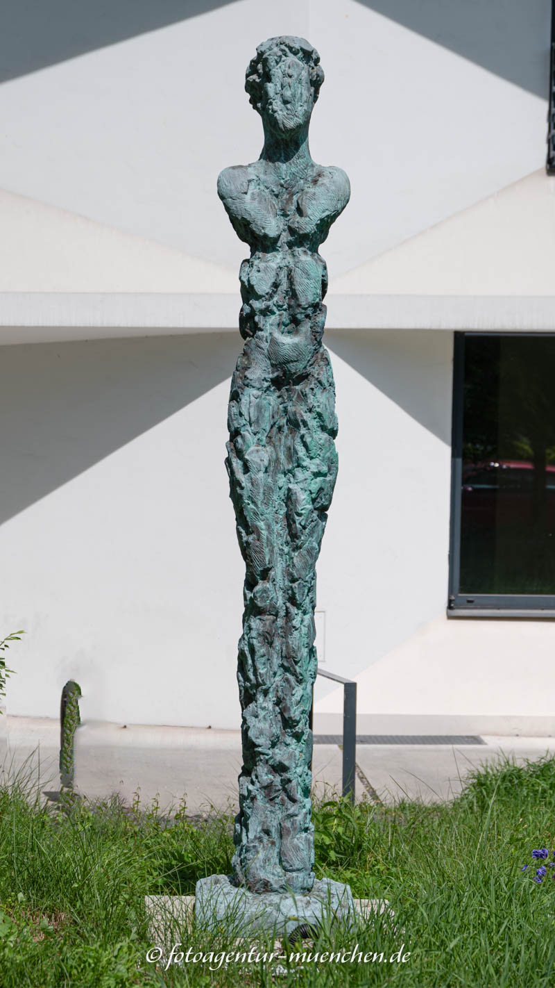 Bronzefigur