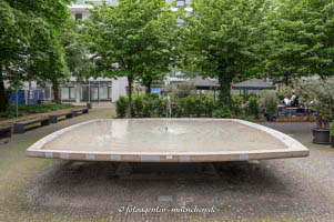  - Brunnen