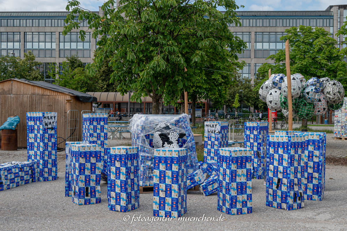 CLIMATE DOMINO - THE WILKY WAY - Harzmann Arnika – Denkmal/Kunstwerk in München