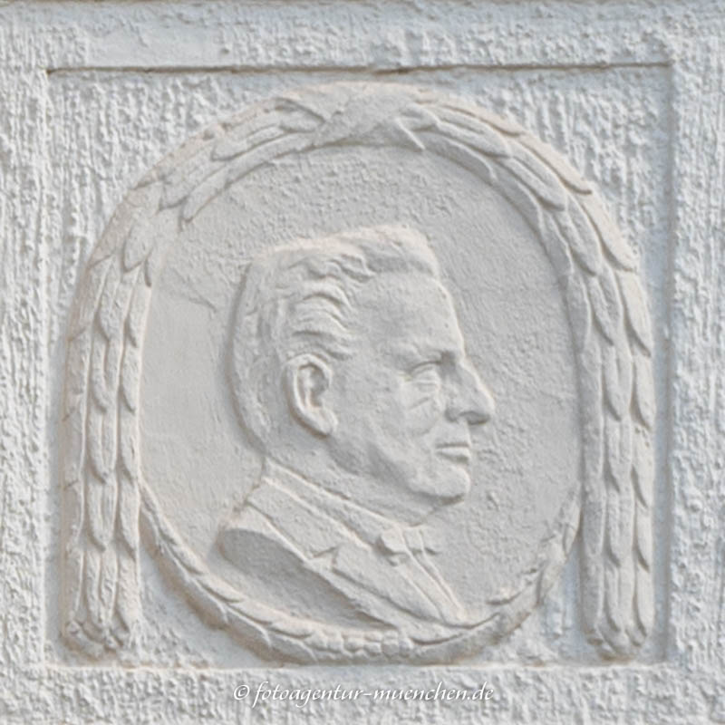 Relief - Possart – Denkmal/Kunstwerk in München