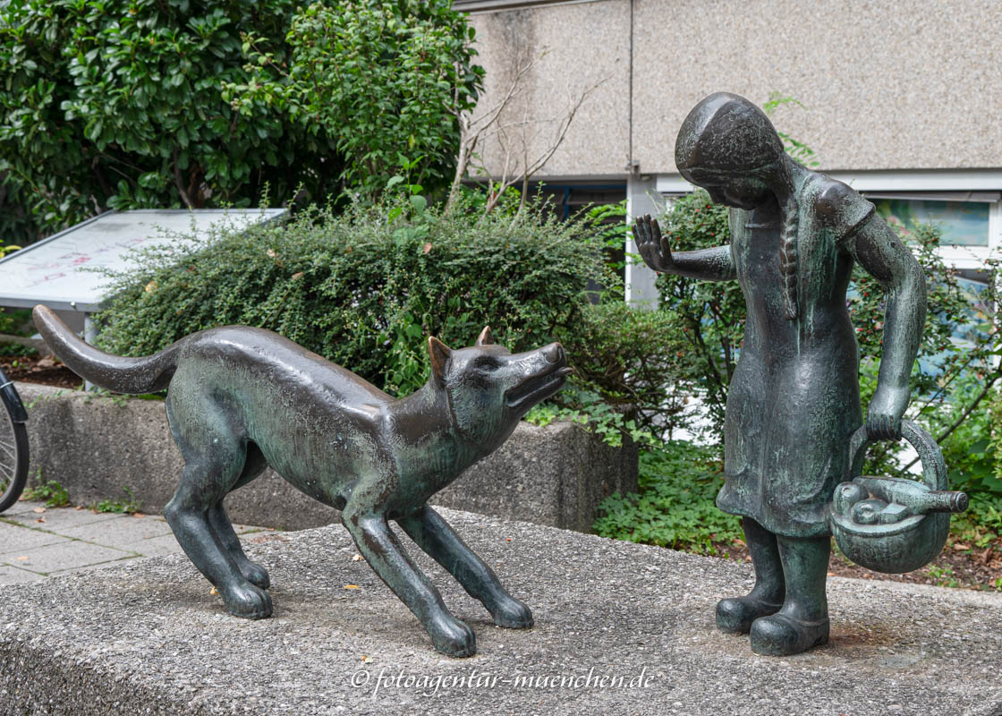 Rotkäppchen und der Wolf - Spengler Ingram – Denkmal/Kunstwerk in München