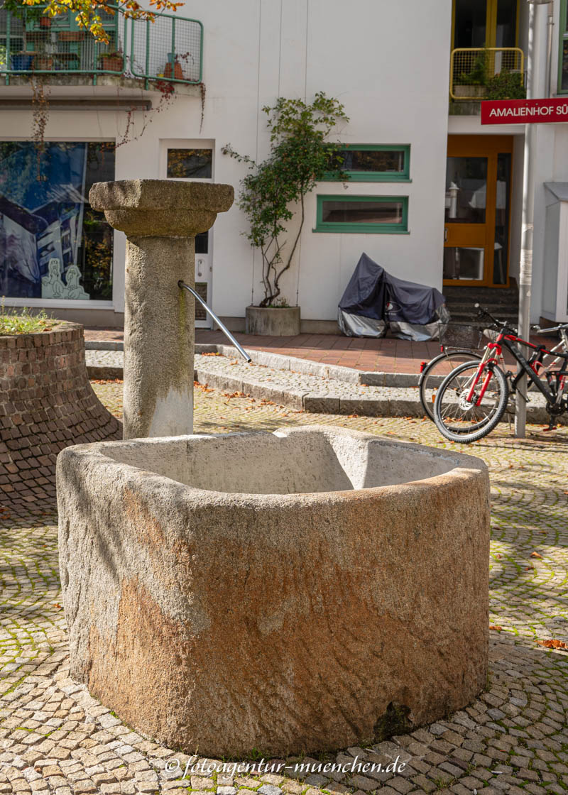 Steinbrunnen 1 – Denkmal/Kunstwerk in München