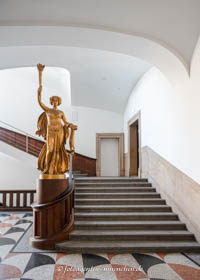Gerhard Willhalm – Der Goldene Engel, Allegorie der Wissenschaft