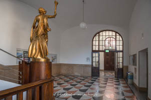 Gerhard Willhalm – Der Goldene Engel, Allegorie der Wissenschaft