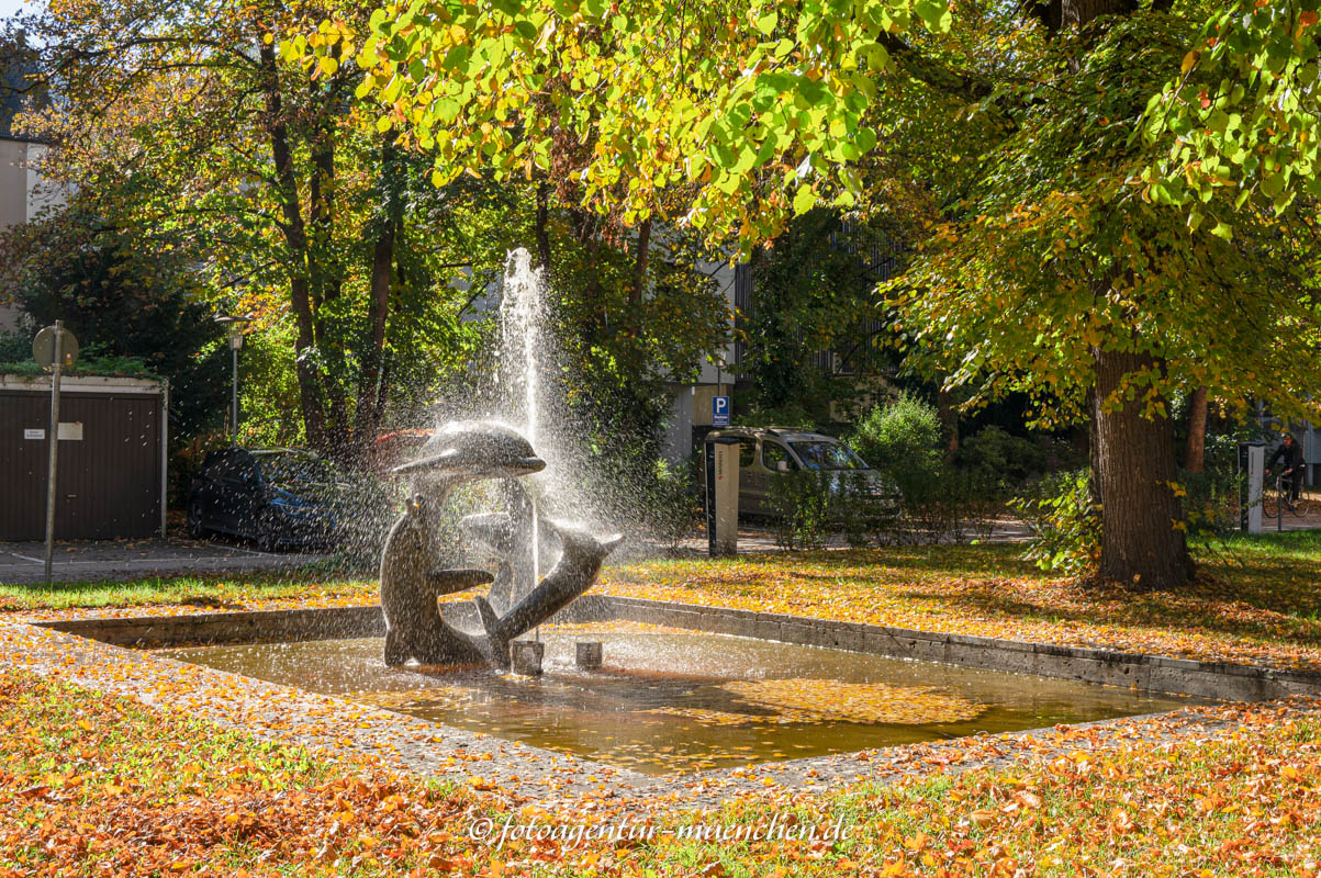 Delphin-Brunnen - Hoffmann Erich – Denkmal/Kunstwerk in München
