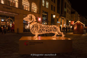 Gerhard Willhalm – Weihnachtsmarkt in München - Dackel