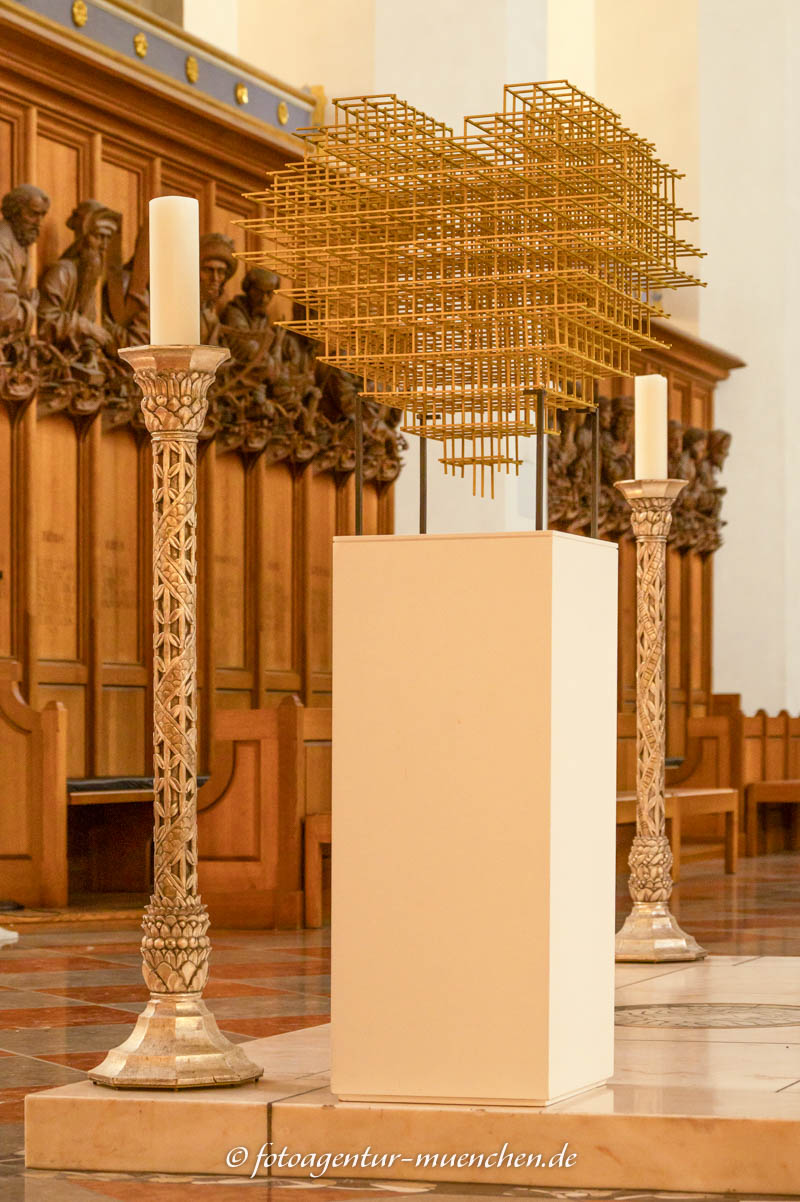 Heart - Durchlöchertes Herz - Pendry. Michael – Denkmal/Kunstwerk in München