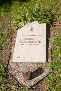 Gerhard Willhalm – Grab - Gertraud Wallbrecher