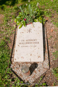 Gerhard Willhalm – Grab - Herbert Wallbrecher