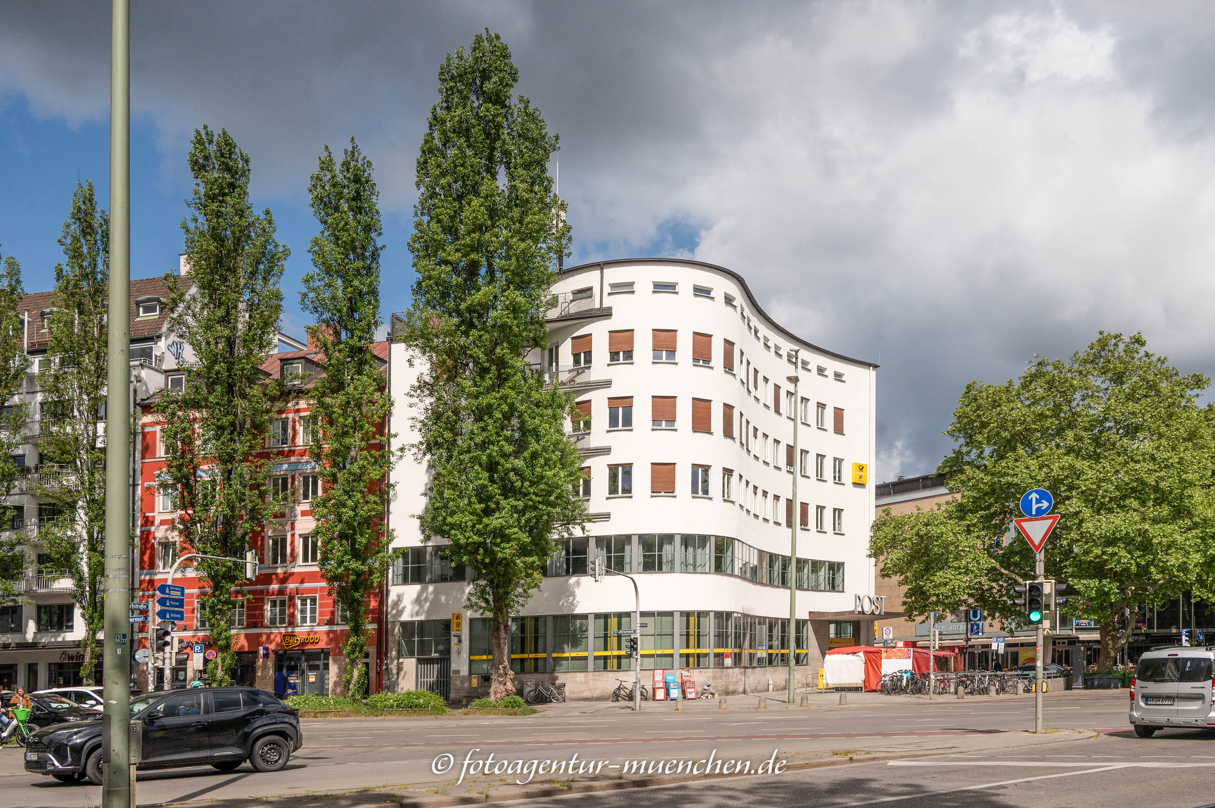 Postgebäude