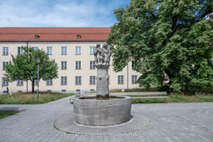 Die Gratulanten (Hochzeitsbrunnen)
