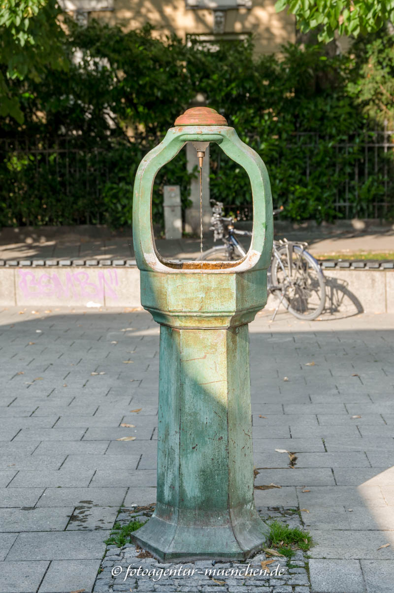 Trinkbrunnen - Polster Georg F., Bertsch Wilhelm – Denkmal/Kunstwerk in München
