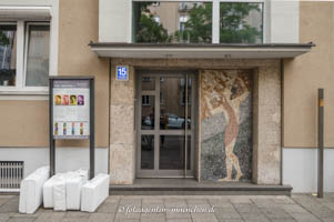 Gerhard Willhalm – Weiße Koffer