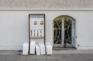 Gerhard Willhalm - Weiße Koffer - Martiusstraße 8