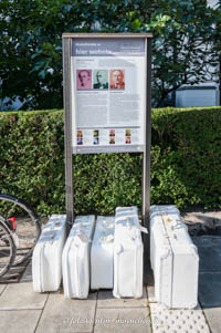 Gerhard Willhalm – Weiße Koffer - Elisanbethstraße 30