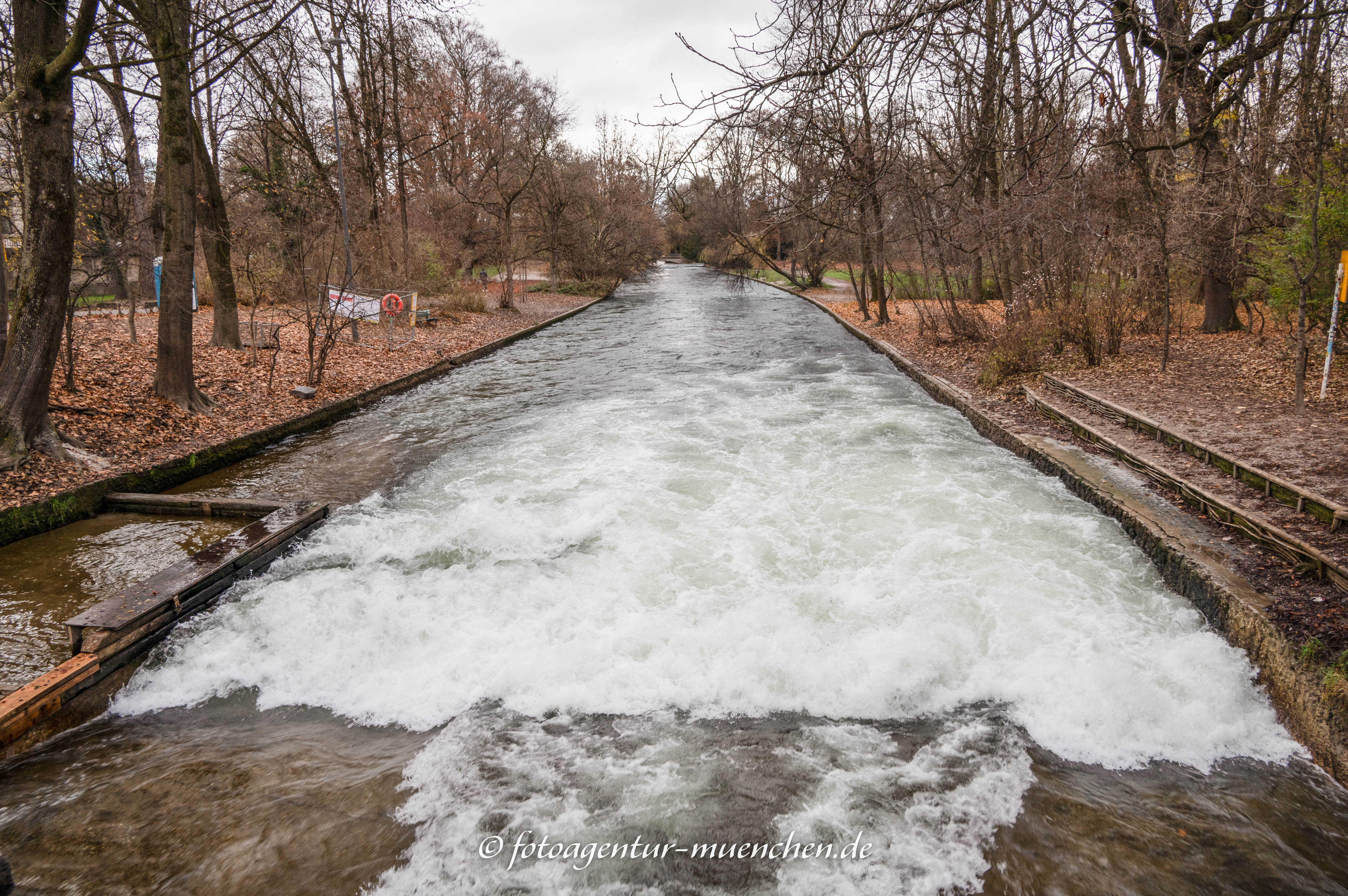 Eisbach ohne Welle