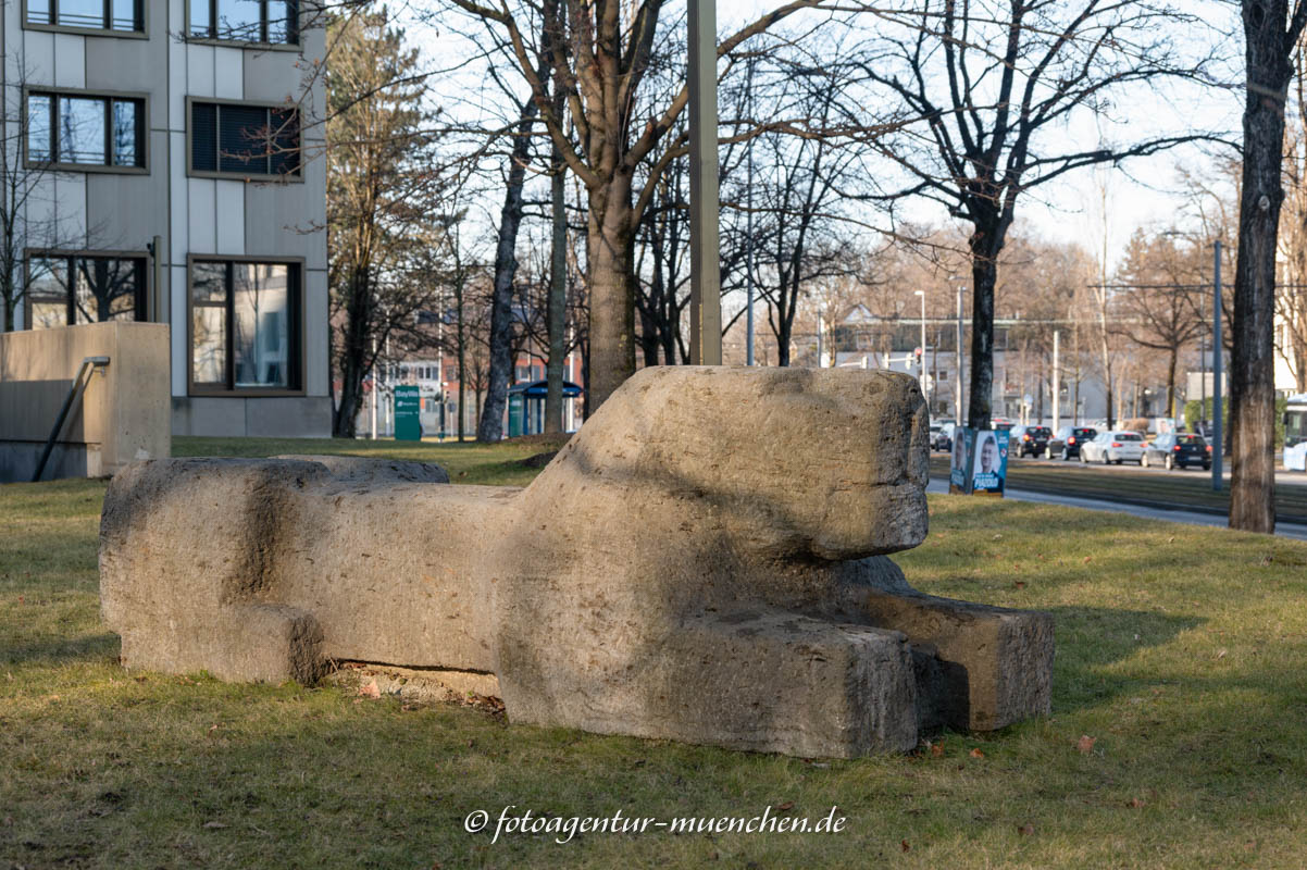 Liegender Löwe - Kastler Hans – Denkmal/Kunstwerk in München