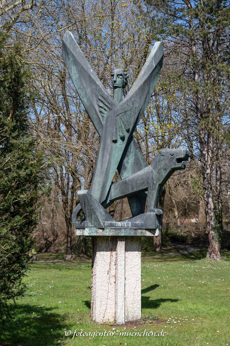 Plastik - Ratnowsky Raoul – Denkmal/Kunstwerk in München