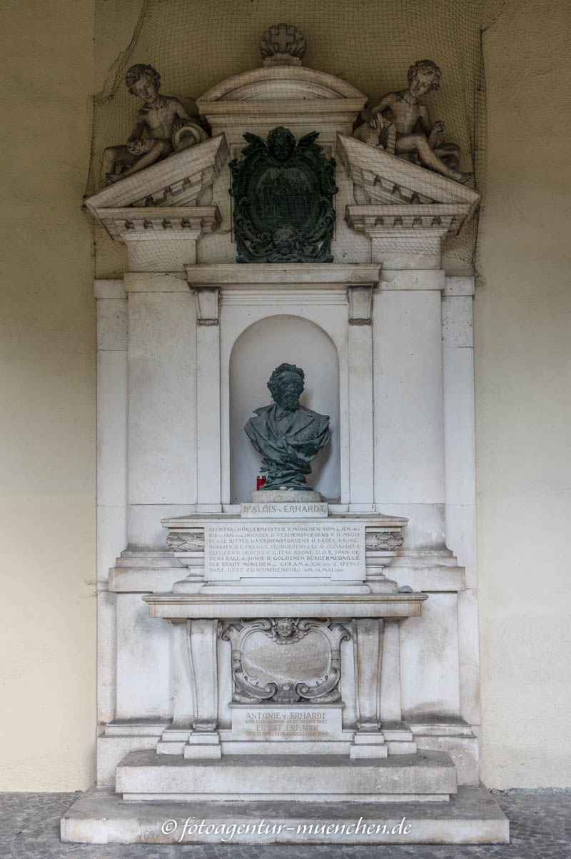 Grab - Alois von Erhardt