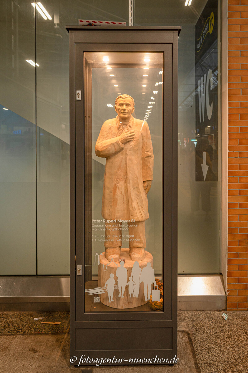 Pater Rupert Mayer SJ - Polnische Bildhauer-Schule aus Zakopane – Denkmal/Kunstwerk in München
