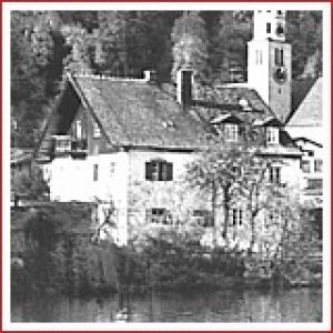 Buchcover: DAS VIERJAHRESZEITEN-HAUS von Dokumentation der Arbeitsgruppe “Häusergeschichte(n)”