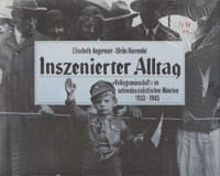 Cover: Inszenierter Alltag